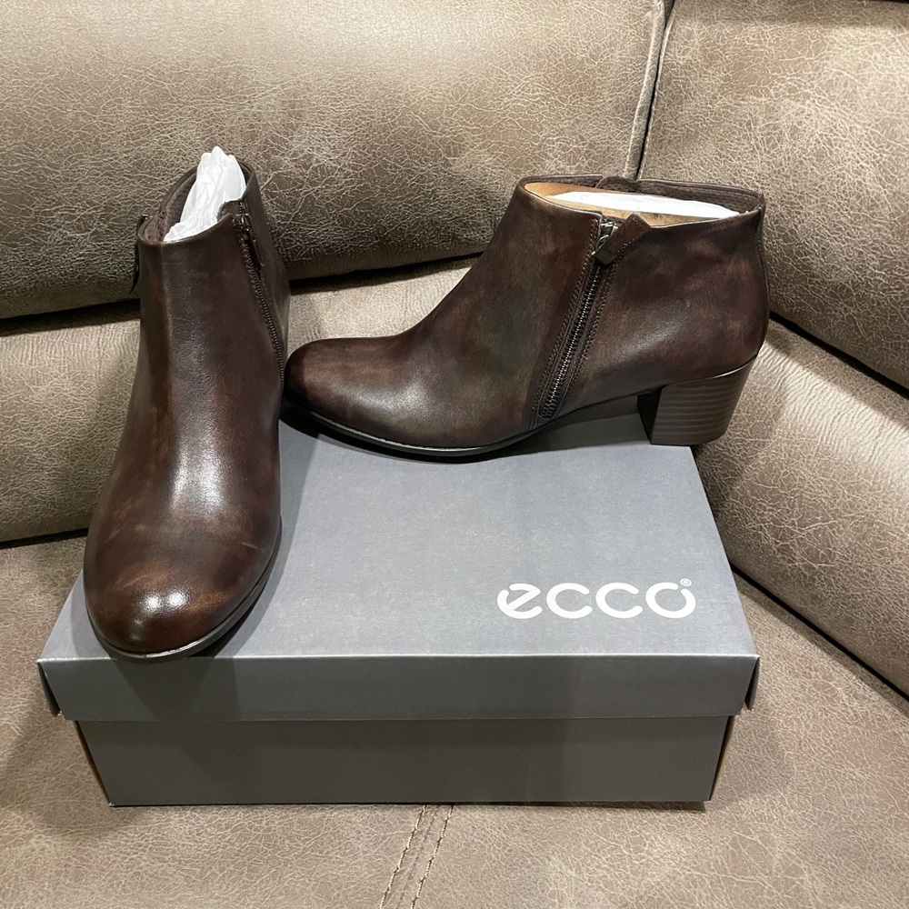 ECCO Shape M 35